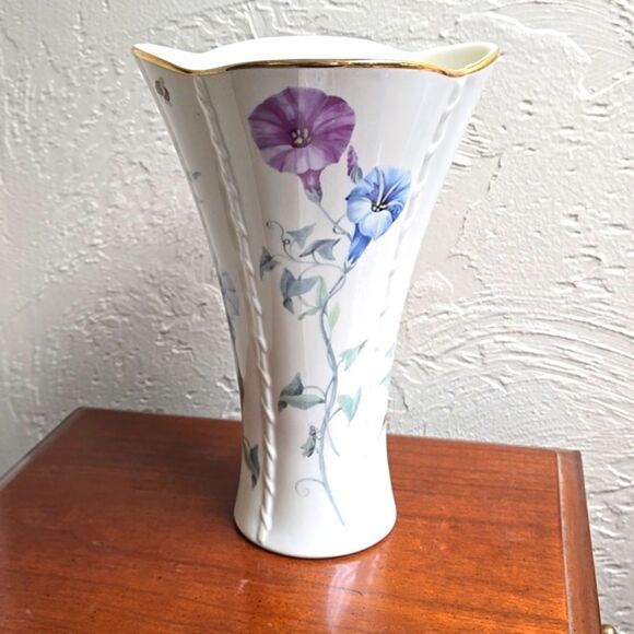 LENOX "MORNINGSIDE COTTAGE" 8" FLARED VASE - NEW - Picture 1 of 7